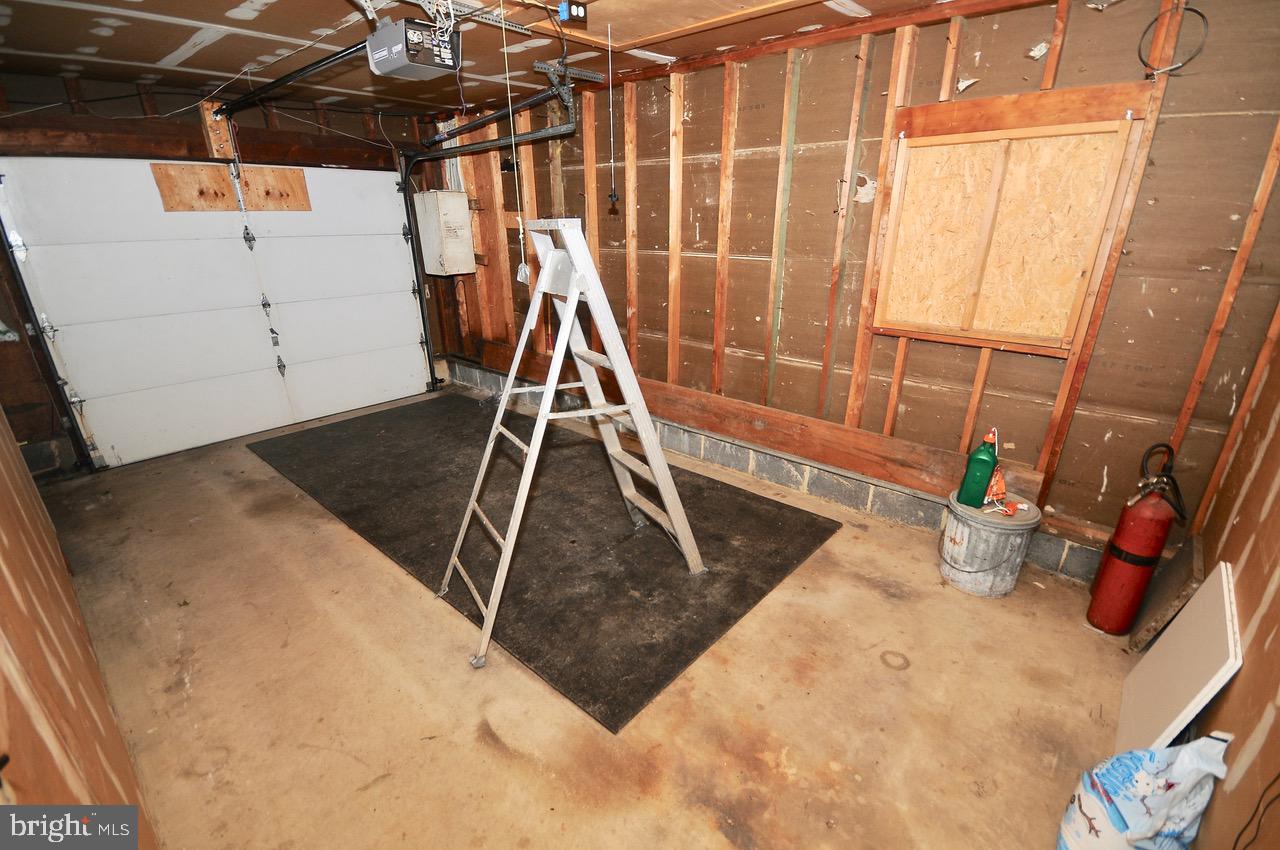 34 Candlestick Road Clementon, NJ 08021 - Photo 23 of 34 Garage