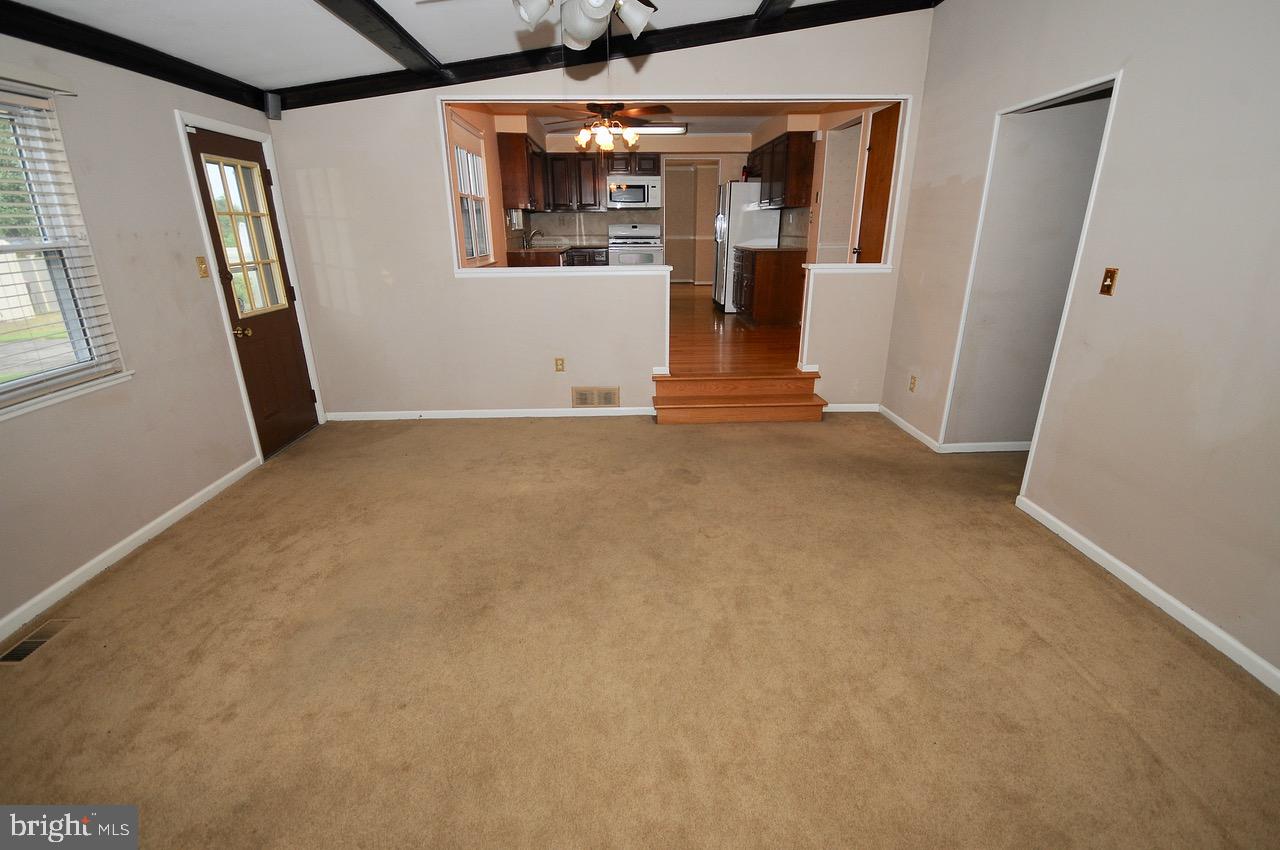 34 Candlestick Road Clementon, NJ 08021 - Photo 4 of 34 Family Room