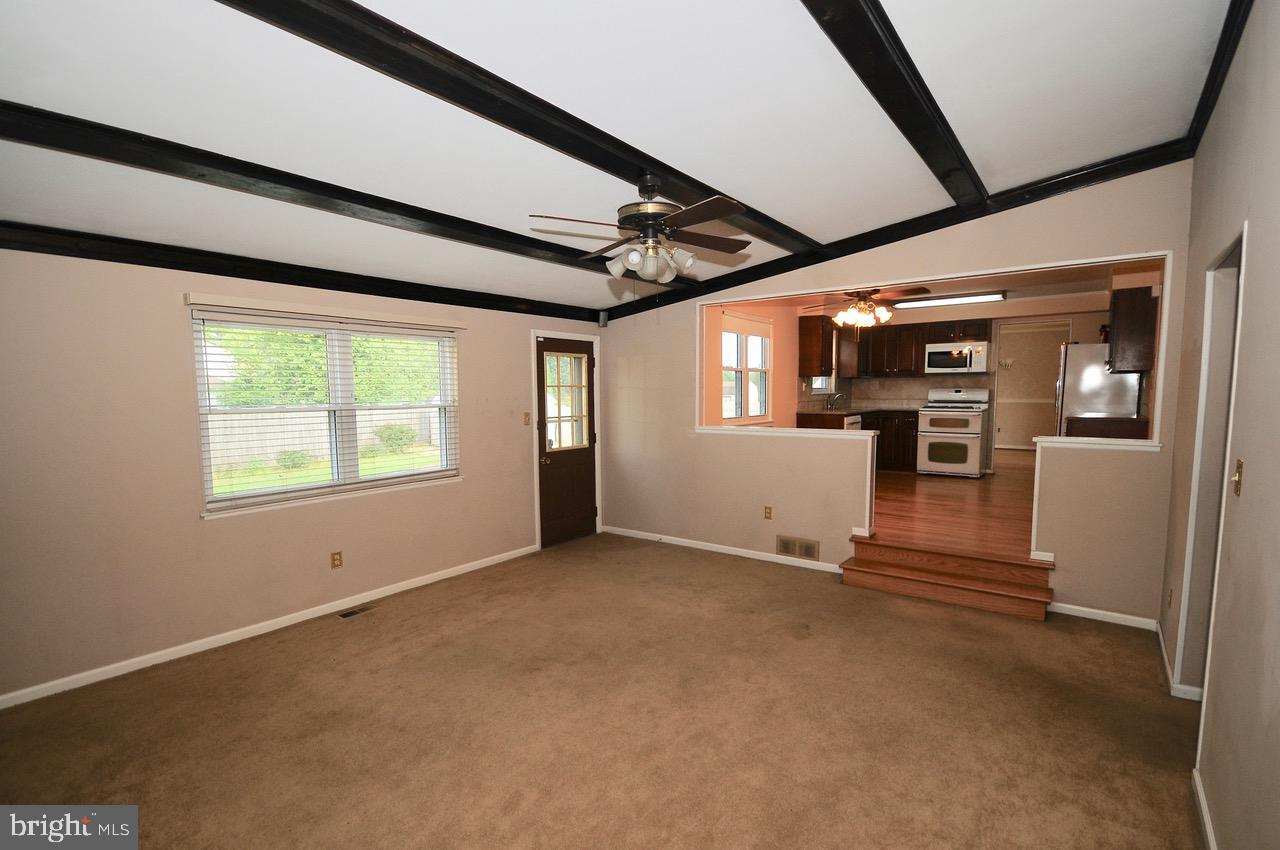 34 Candlestick Road Clementon, NJ 08021 - Photo 5 of 34 Family room