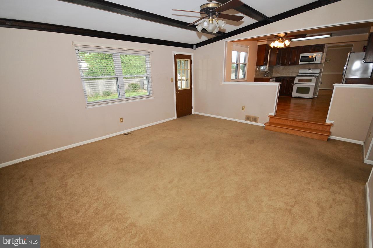 34 Candlestick Road Clementon, NJ 08021 - Photo 6 of 34 Family Room