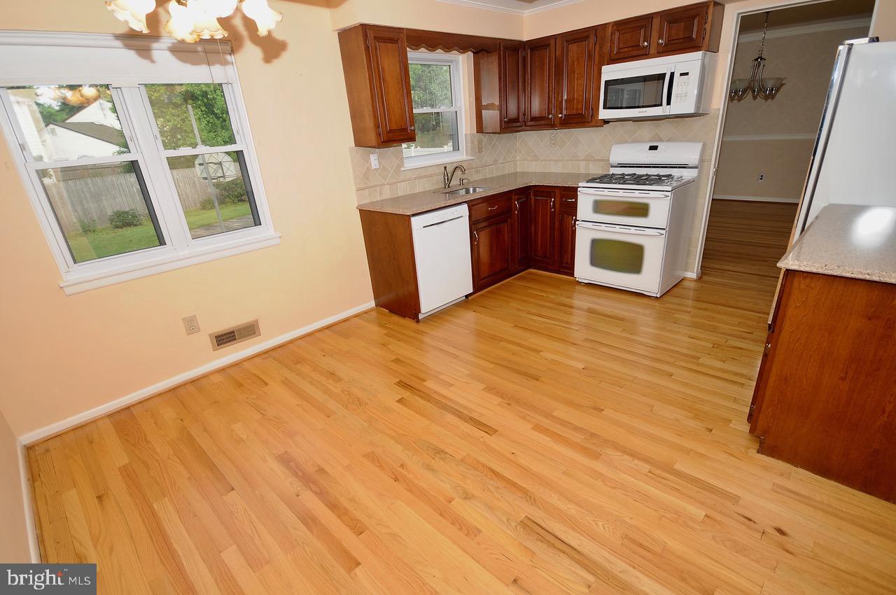 34 Candlestick Road Clementon, NJ 08021 - Photo 8 of 34 Kitchen