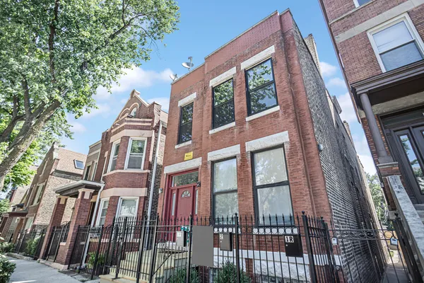 $2,600 | 1927 North Wolcott Avenue, Unit 1R, Chicago, IL 60622