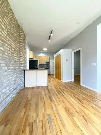 $2,600 | 1927 North Wolcott Avenue, Unit 1R, Chicago, IL 60622