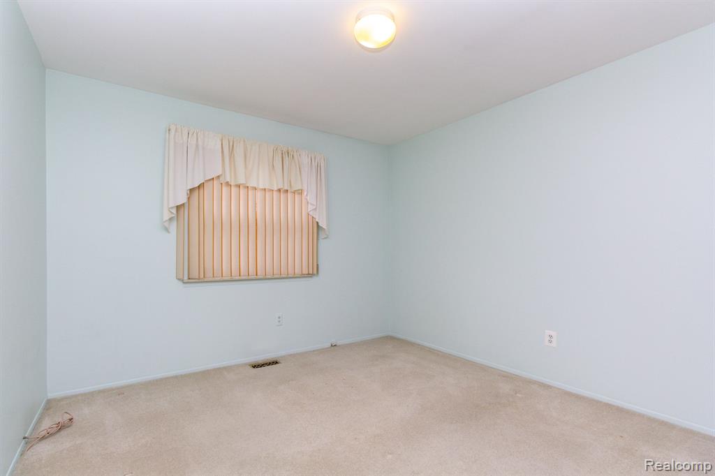 17440 Rudgate Street Southgate, MI 48195 - Photo 17 of 29