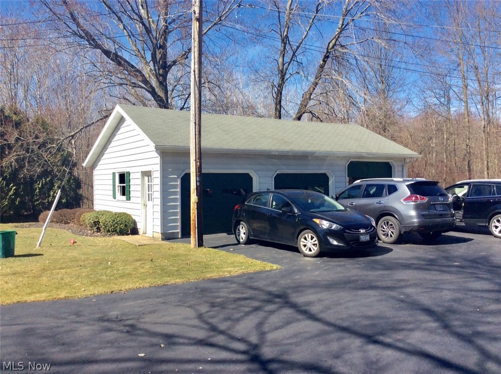 4468 Lyntz Road Warren, OH 44481 - Photo 27 of 30 Massive 34 x 22 3 car detached garage with electric.