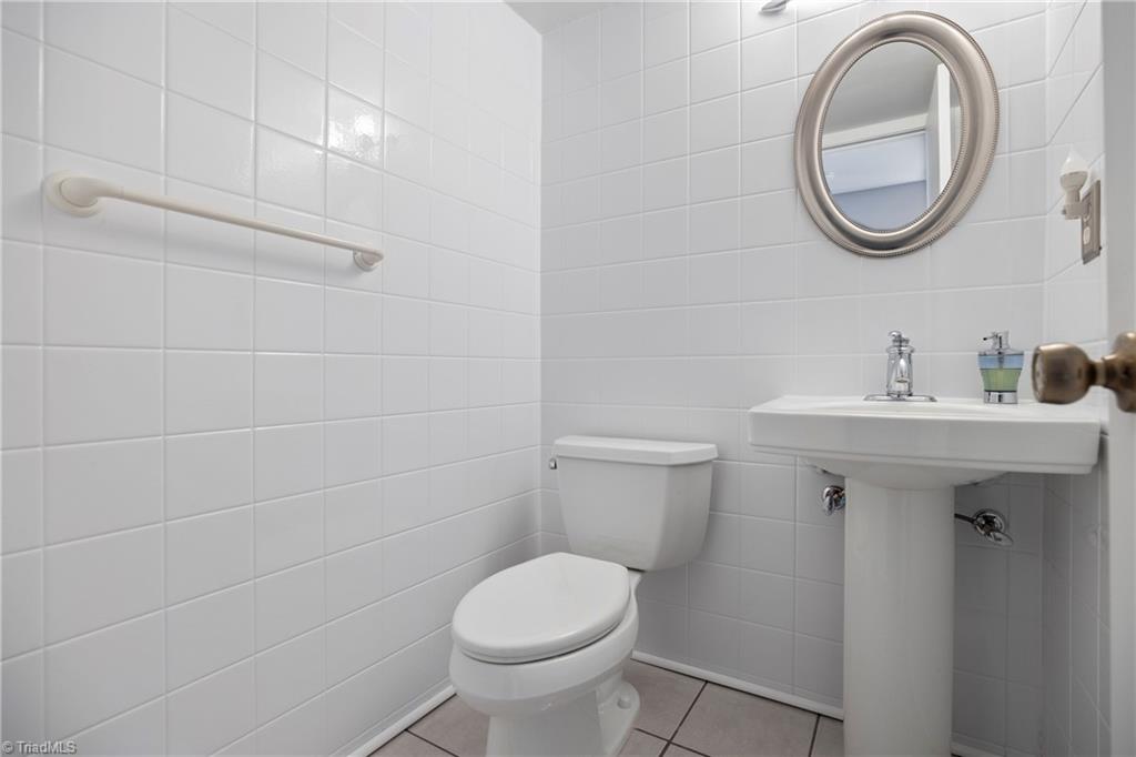 5723 Bramblegate Road, Unit D Greensboro, NC 27409 - Photo 8 of 26 Gallery Image 8