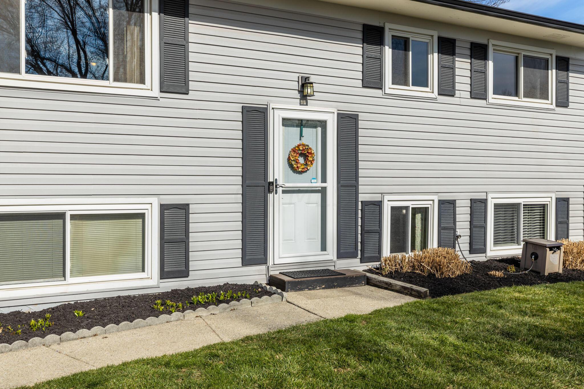 4561 Stonehedge Road Columbus, OH 43231 - Photo 6 of 42 2023-3-9 4561 Stonehedge Rd 05