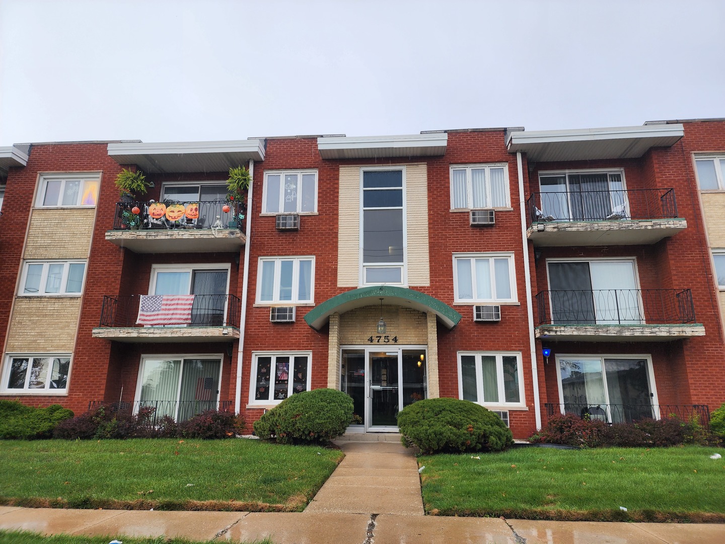 4754 West 101st Street, Unit 1B Oak Lawn, IL 60453 - Photo 1 of 10