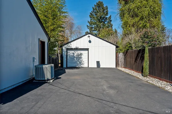 $695,000 | 488 Cochrane Avenue, Ukiah, CA 95482