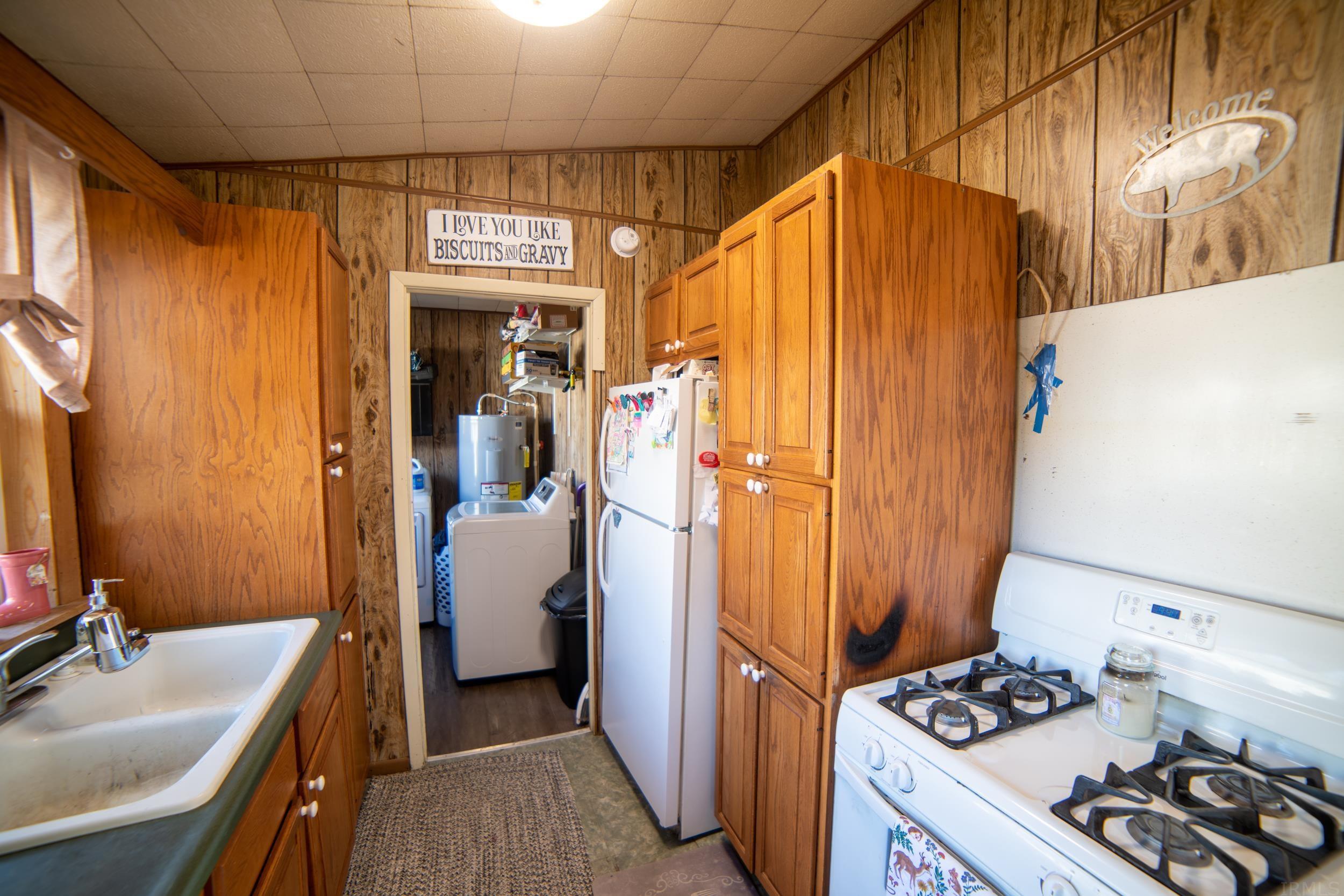 2256 South Old Clifty Road Bloomfield, IN 47424 - Photo 5 of 23