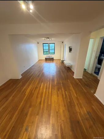 $3,000 | 89-20 55th Avenue, Unit 6D | Elmhurst