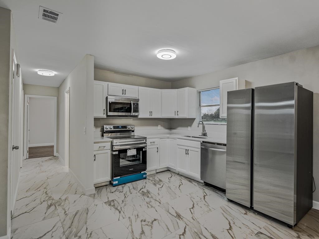 2815 Highway 69 Grand Ridge, FL 32442 - Photo 13 of 30