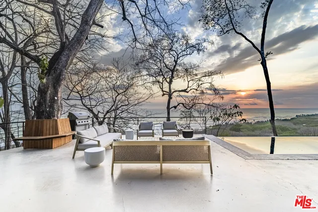 $12,800,000 | 0 Playa Hermosa Santa Teresa Costa Rica, Clare, XX 60111