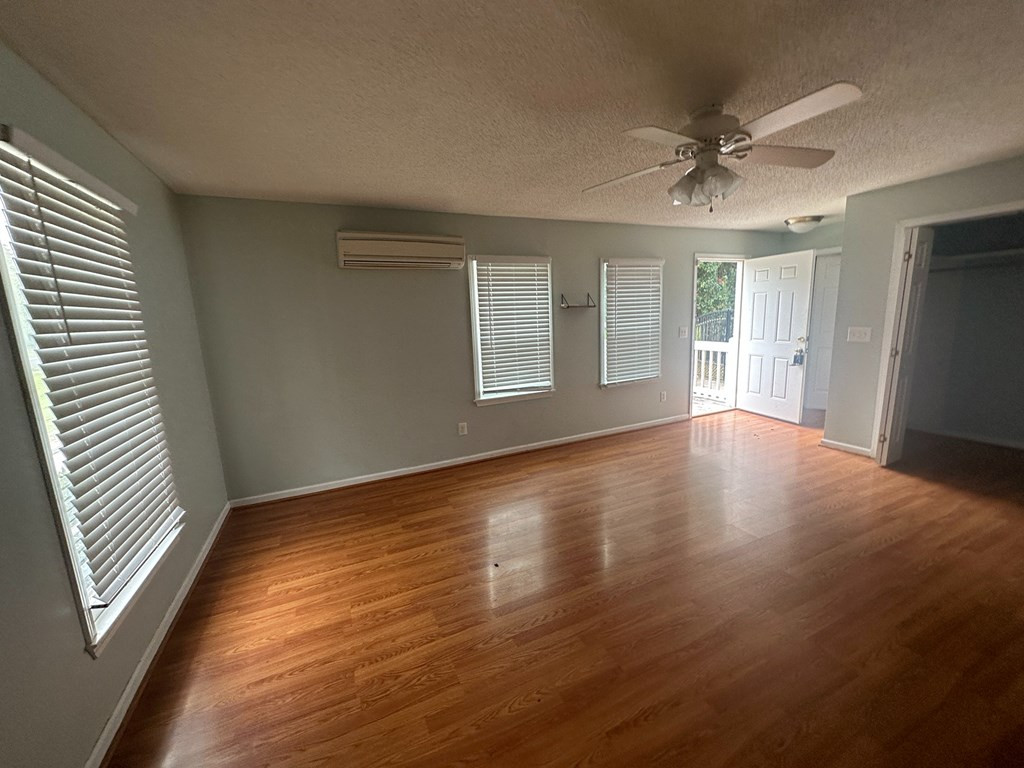 1013 Wrenwood Road Florence, SC 29505 - Photo 5 of 12 Gallery Image 5