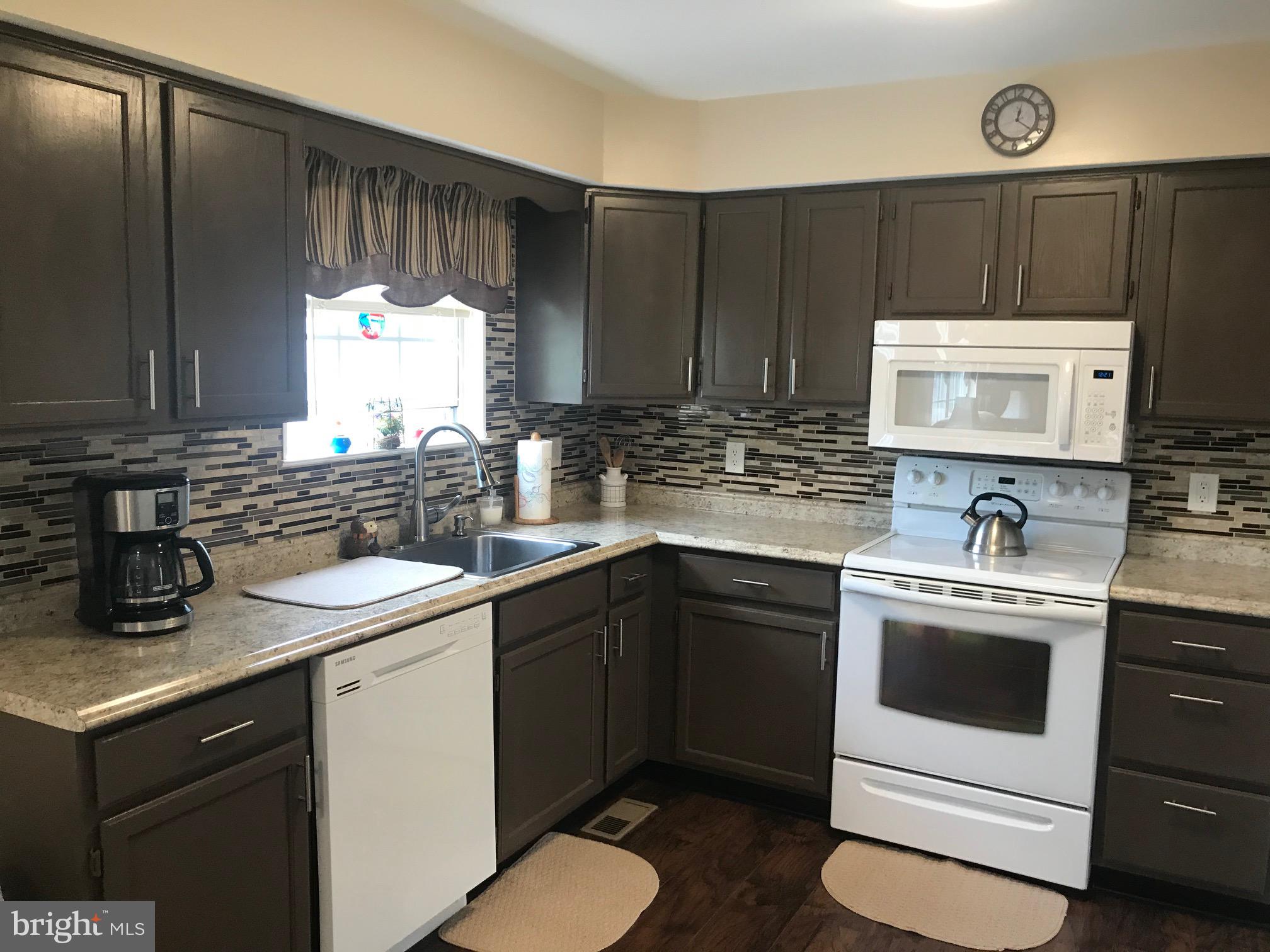 4538 Ridge Road Baltimore, MD 21236 - Photo 6 of 29 breakfast area