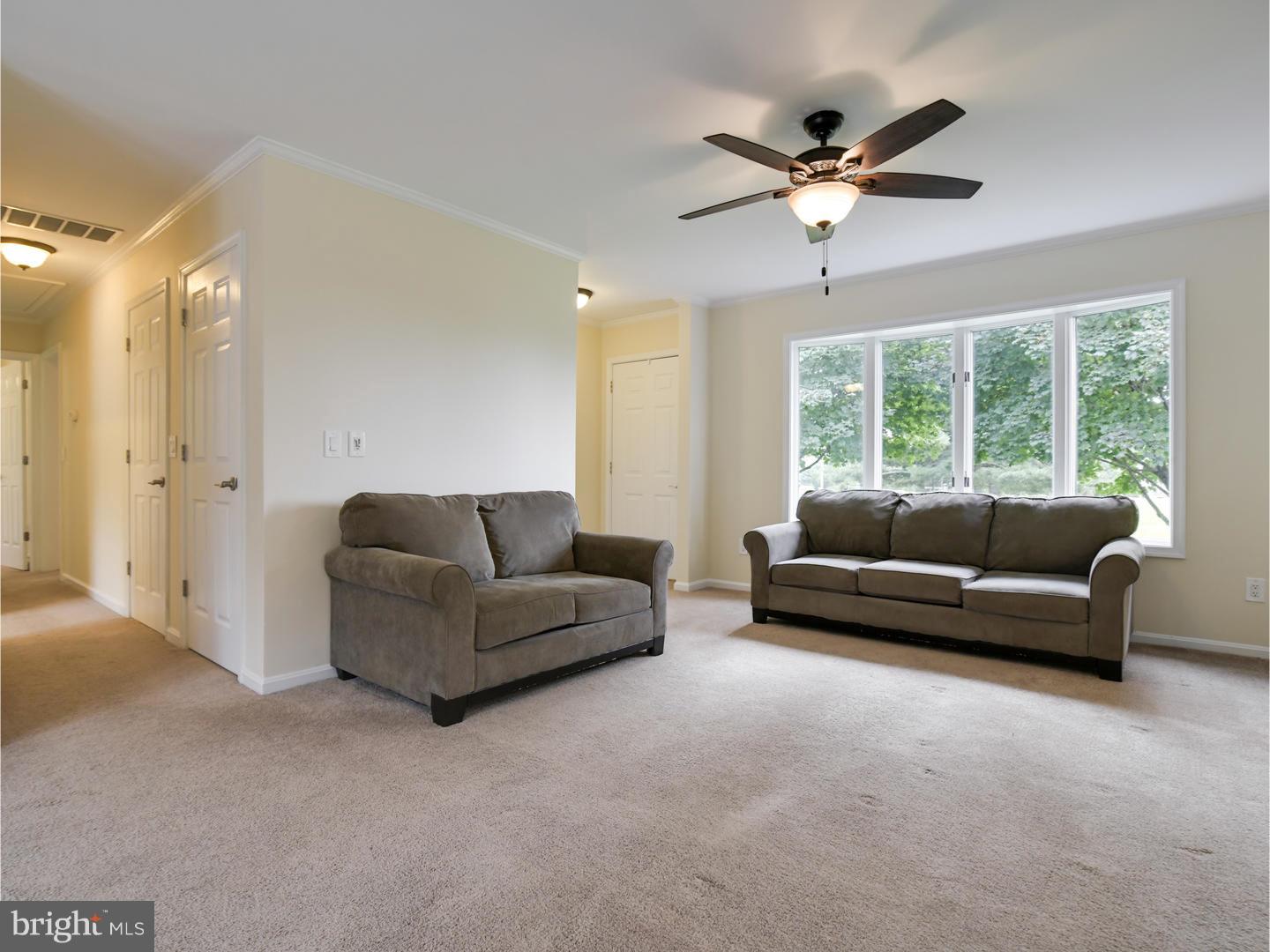 4 Aaronson Road Columbus, NJ 08022 - Photo 4 of 25 Living Room