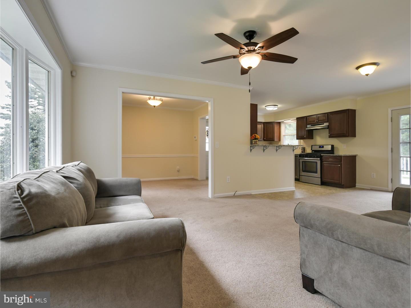 4 Aaronson Road Columbus, NJ 08022 - Photo 5 of 25 Living Room