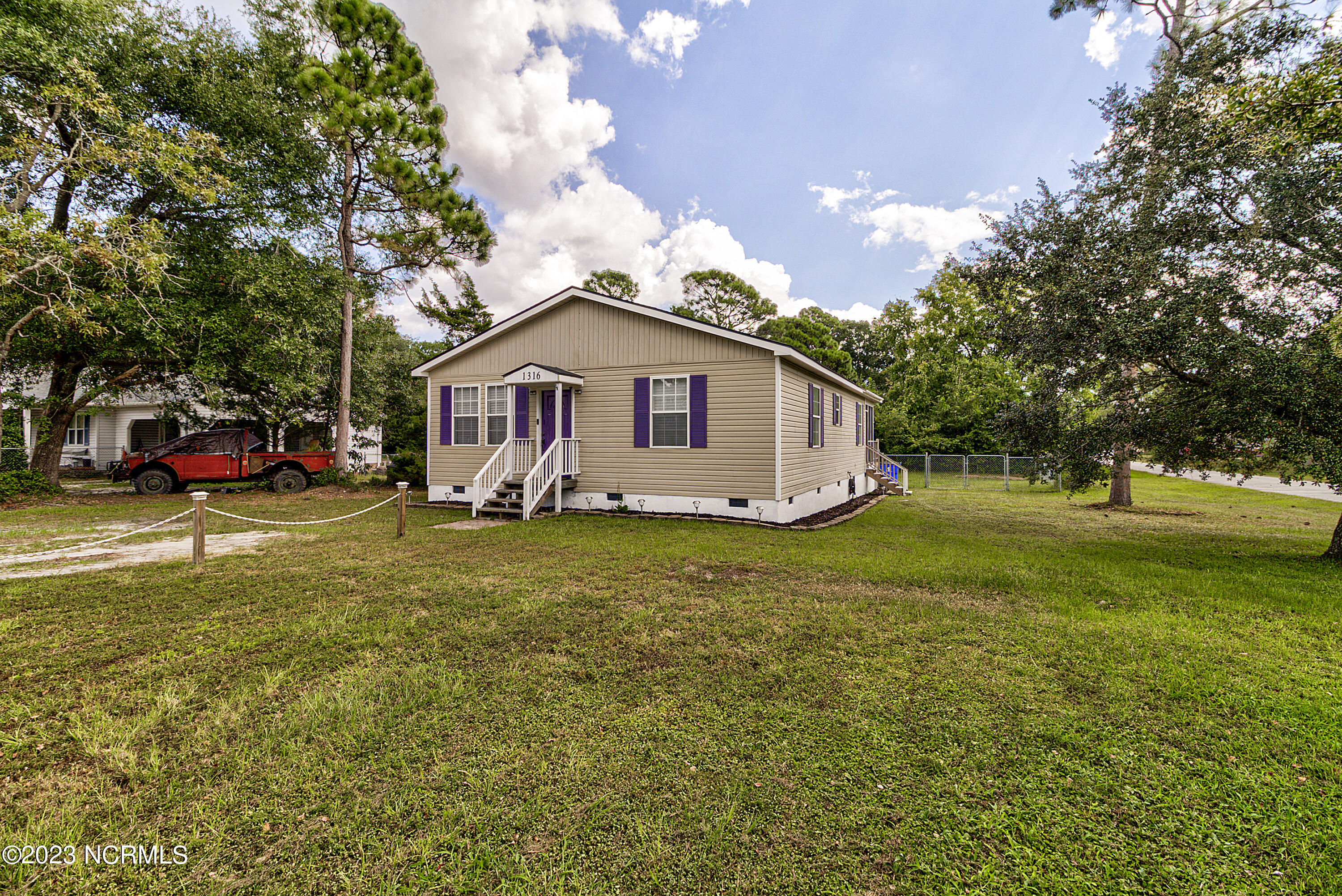 1316 Longleaf Road Southport, NC 28461 - Photo 3 of 37 IMG_4042_3_4