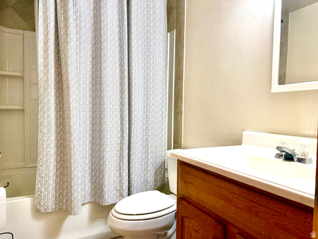 8457 East 6000th Street North Lapoint, UT 84039 - Photo 15 of 44 Main Floor Full Bathroom