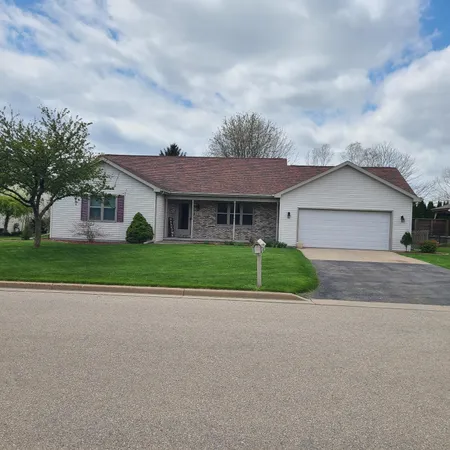 $389,900 | 2165 Deer Haven Drive, Menasha, WI 54952