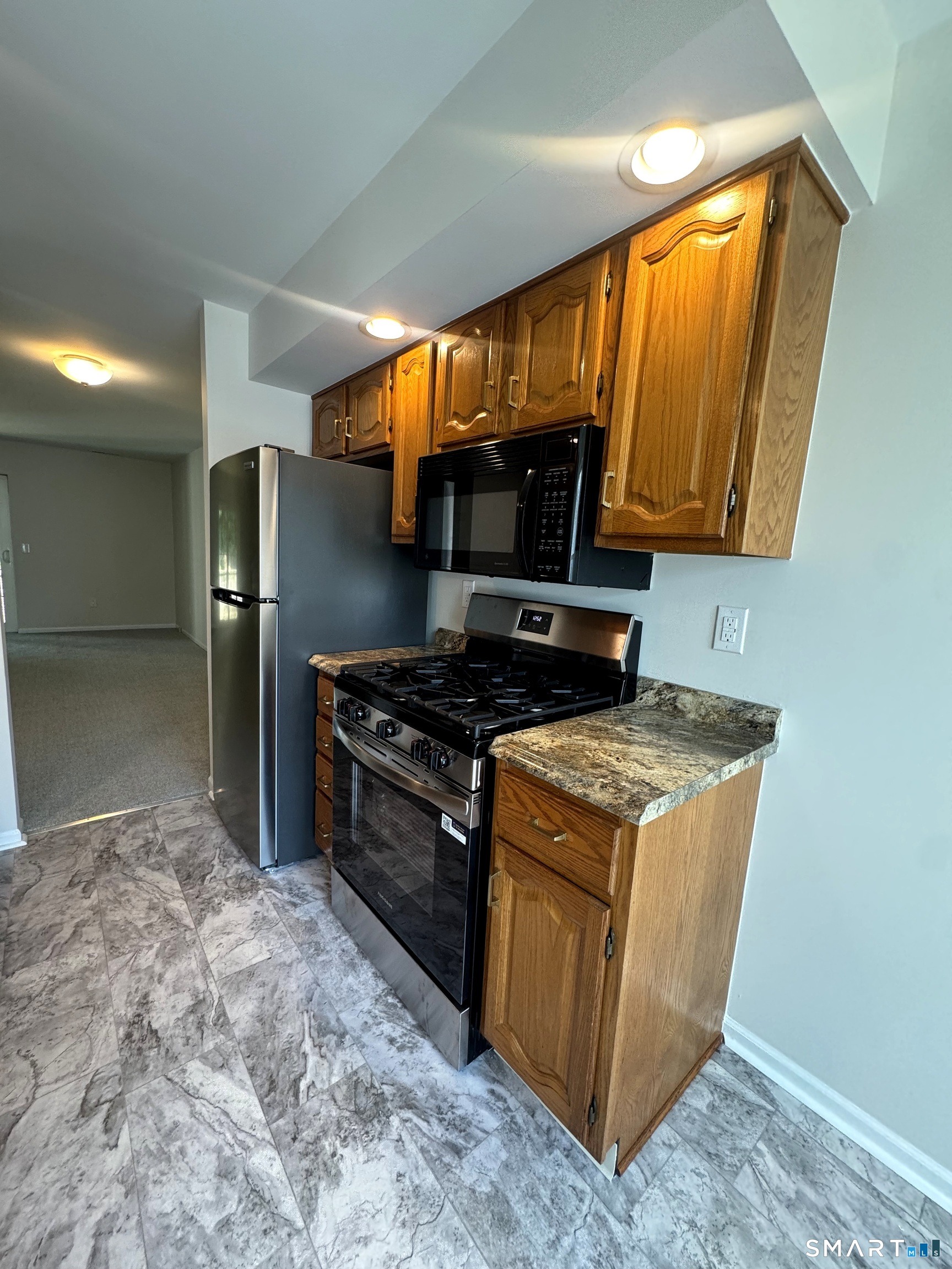 9 Woodhill Road, Unit 9 Milford, CT 06461 - Photo 4 of 25