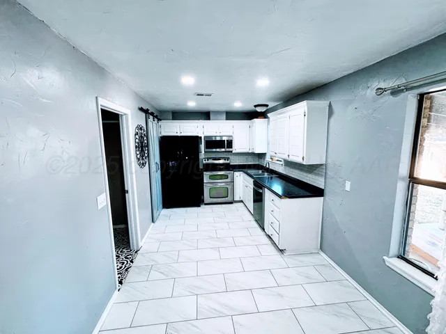 $169,500 | 2509 Grinnell Drive, Perryton, TX 79070