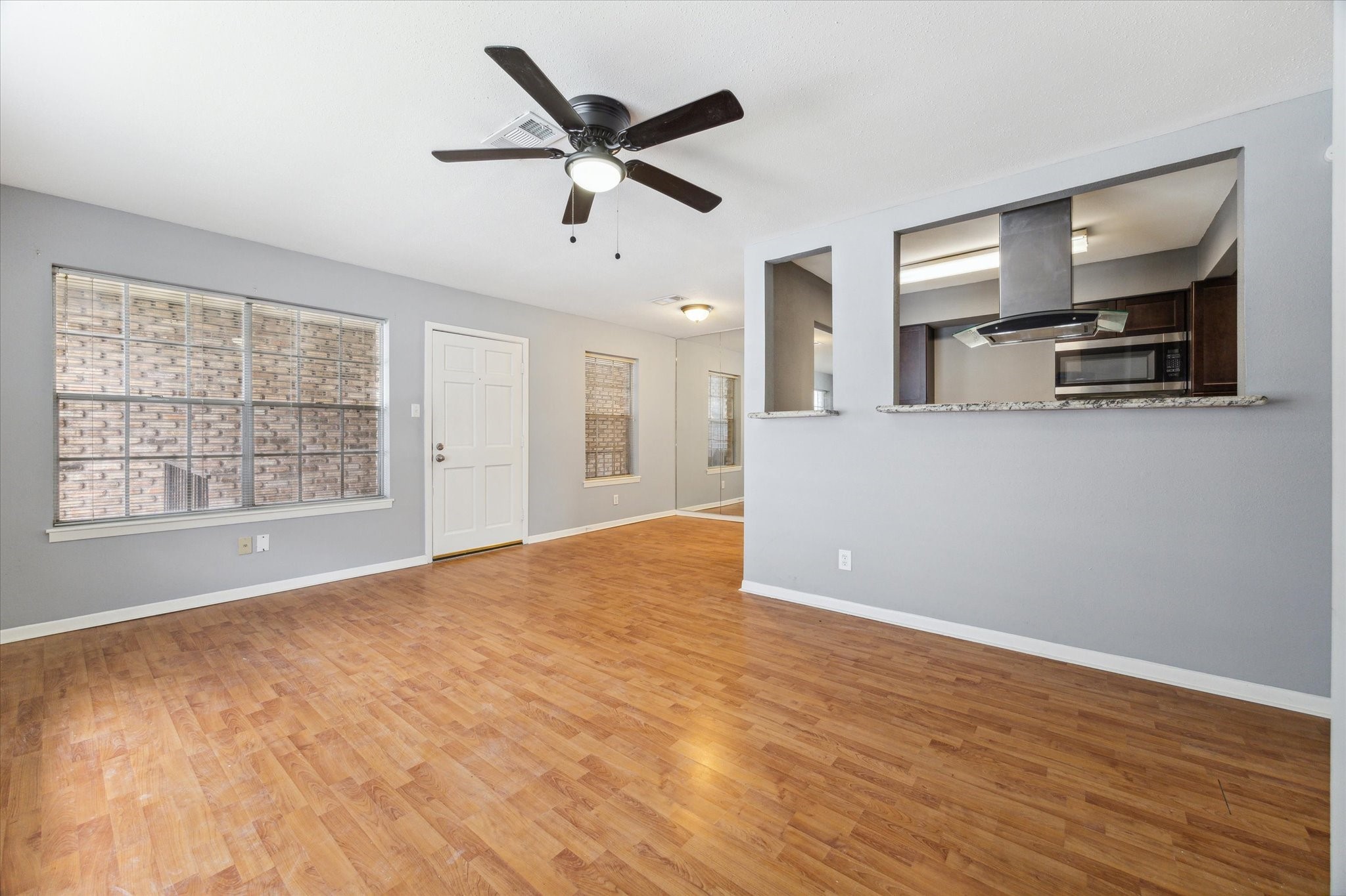 6401 Skyline Drive, Unit 28 Houston, TX 77057 - Photo 7 of 14 a view of a livingroom with a flat screen tv