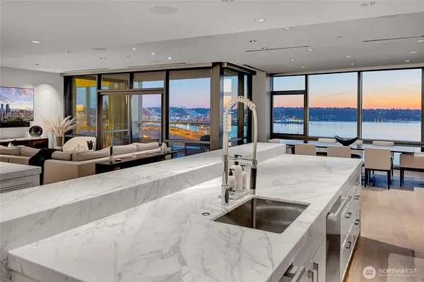 $4,000,000 | 715 2nd Avenue, Unit 1702, Seattle, WA 98104