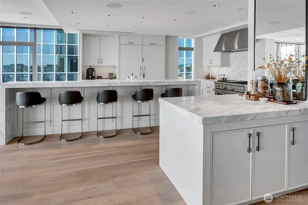 $4,000,000 | 715 2nd Avenue, Unit 1702, Seattle, WA 98104