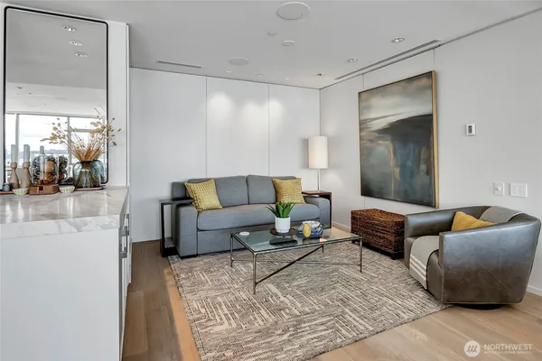 $4,000,000 | 715 2nd Avenue, Unit 1702, Seattle, WA 98104