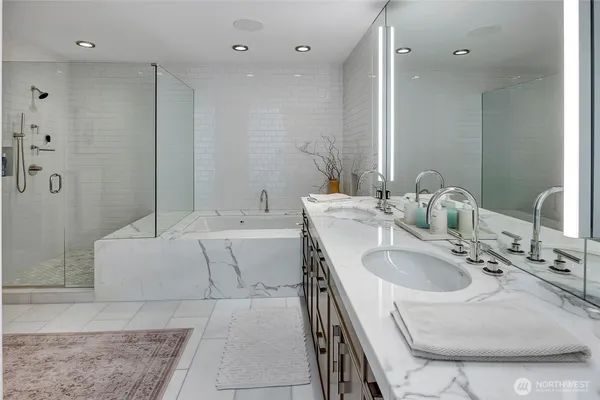 $4,000,000 | 715 2nd Avenue, Unit 1702, Seattle, WA 98104