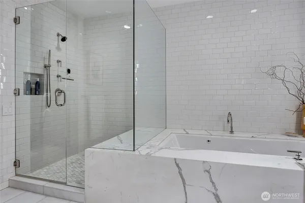$4,000,000 | 715 2nd Avenue, Unit 1702, Seattle, WA 98104