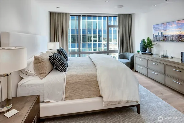 $4,000,000 | 715 2nd Avenue, Unit 1702, Seattle, WA 98104