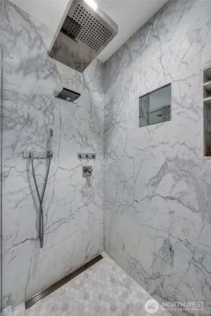 $4,000,000 | 715 2nd Avenue, Unit 1702, Seattle, WA 98104