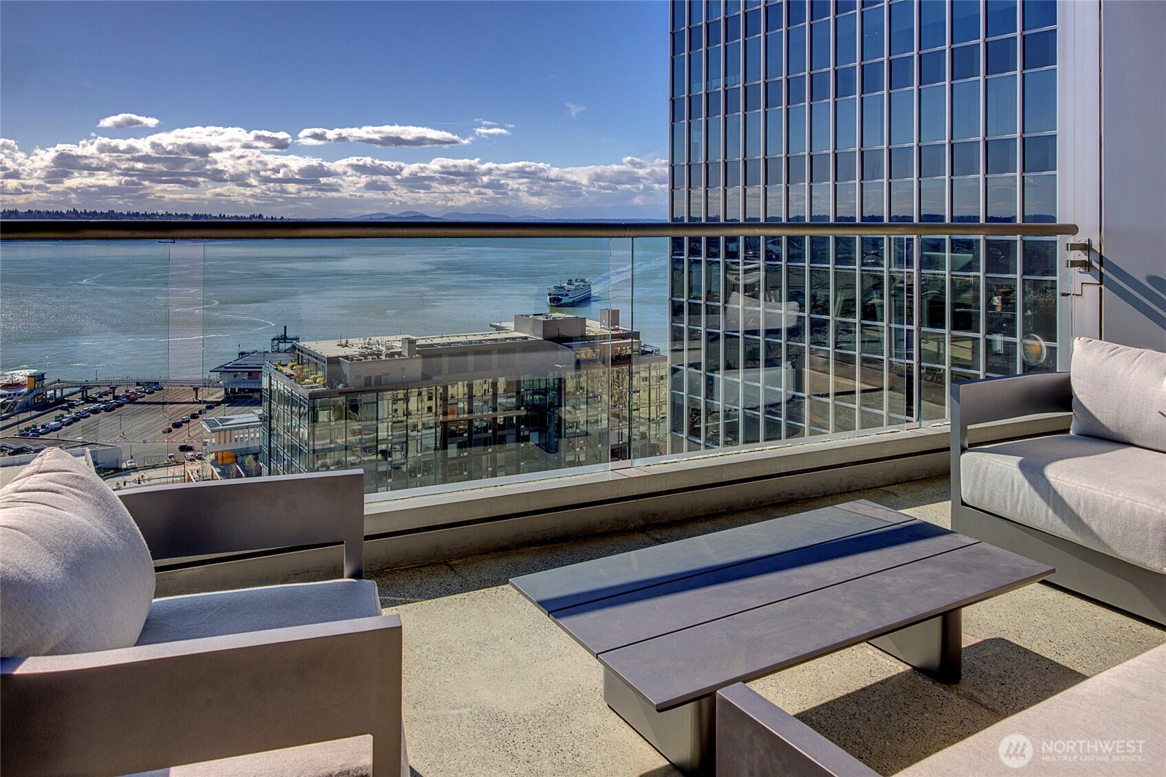 715 2nd Avenue, Unit 1702 Seattle, WA 98104 - Photo 34 of 38