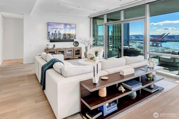 $4,000,000 | 715 2nd Avenue, Unit 1702, Seattle, WA 98104