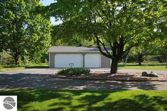 2029 Kroupa Road Traverse City, MI 49686 - Photo 4 of 25 1736130-3.JPG