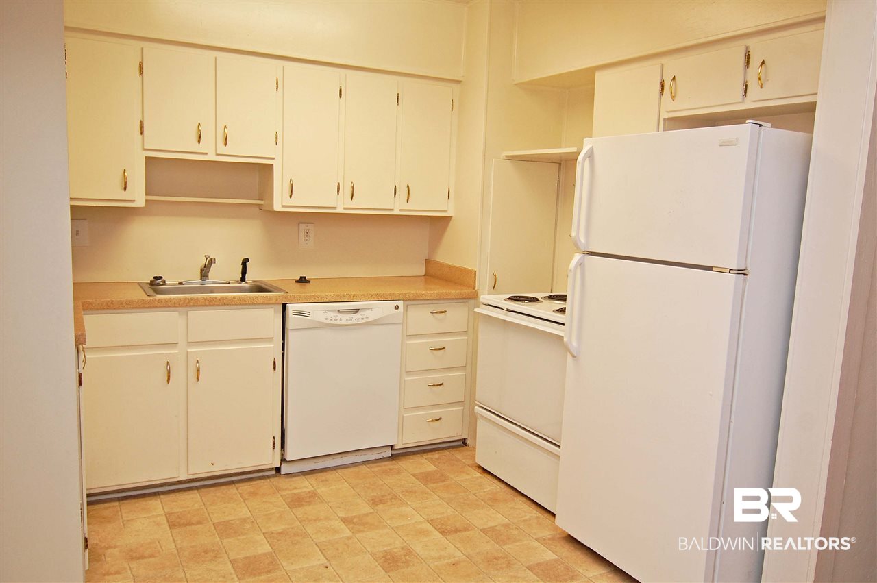 106 Pier Avenue Fairhope, AL 36532 - Photo 6 of 13 Kitchen