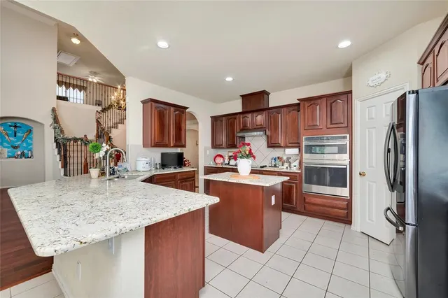 $550,000 | 2812 Pinnacle Drive, Burleson, TX 76028