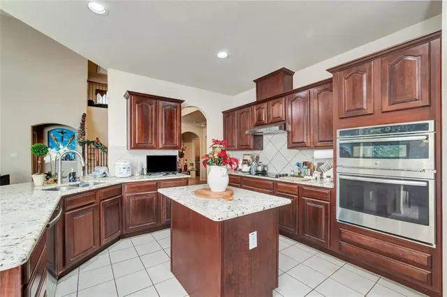 $550,000 | 2812 Pinnacle Drive, Burleson, TX 76028