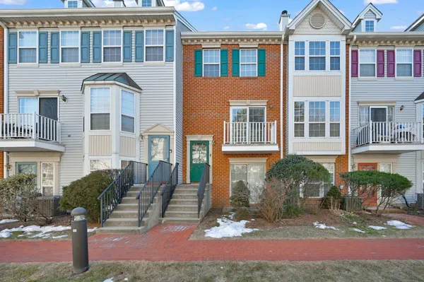 $2,950 | 40 Cottonwood Street, Jersey City, NJ 07305