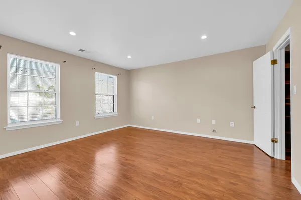 $2,950 | 40 Cottonwood Street, Jersey City, NJ 07305