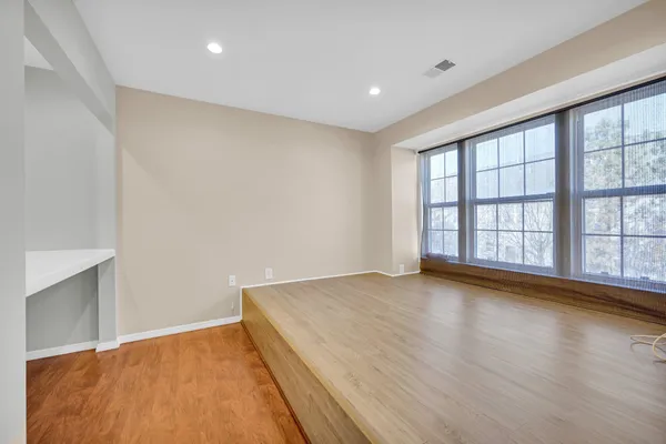 $2,950 | 40 Cottonwood Street, Jersey City, NJ 07305