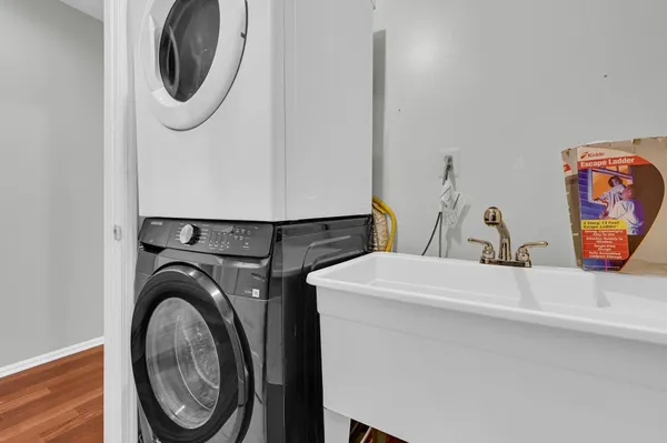 $2,950 | 40 Cottonwood Street, Jersey City, NJ 07305