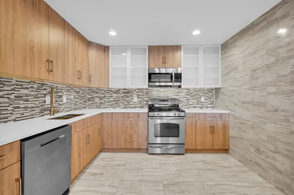 $2,950 | 40 Cottonwood Street, Jersey City, NJ 07305