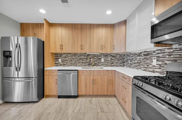 $2,950 | 40 Cottonwood Street, Jersey City, NJ 07305