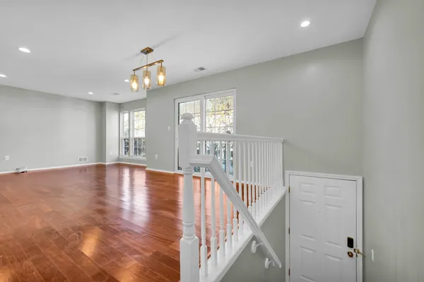 $2,950 | 40 Cottonwood Street, Jersey City, NJ 07305