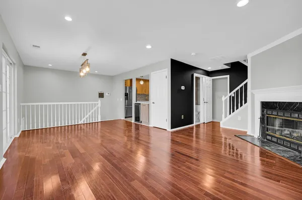 $2,950 | 40 Cottonwood Street, Jersey City, NJ 07305