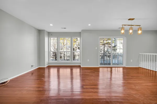 $2,950 | 40 Cottonwood Street, Jersey City, NJ 07305