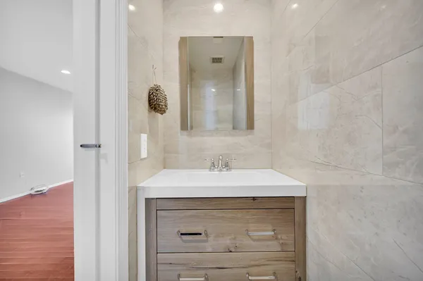 $2,950 | 40 Cottonwood Street, Jersey City, NJ 07305